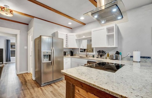 Hilltop Apartamento | Extended Stay Comfort | Fast Wi-Fi | Downtown!