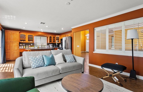 Fontana Casa | Extended Stay Deal|4BR Home, Fully-Equipped Kitchen|Pet Friendly #41817