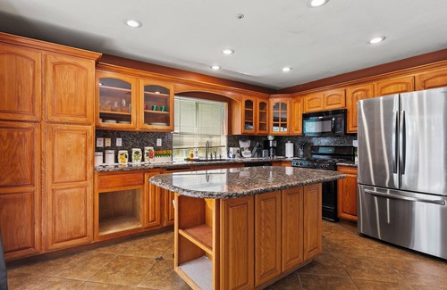 Fontana Casa | Extended Stay Deal|4BR Home, Fully-Equipped Kitchen|Pet Friendly #41817