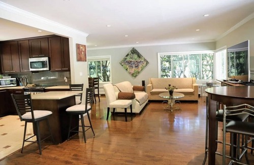 West Vancouver Casa | Hermosa casa familiar, ubicación privada única con patio trasero y terraza