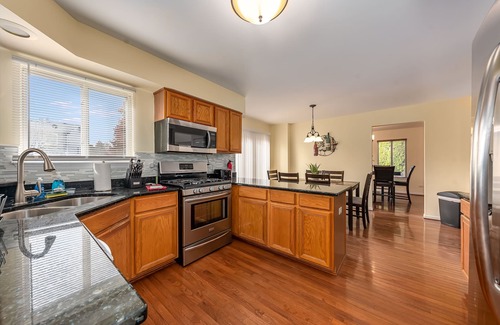 Naperville Casa | Extended Stay Naperville FHS Rental - Skylane Dr