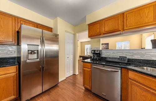 Naperville Casa | Extended Stay Naperville FHS Rental - Skylane Dr