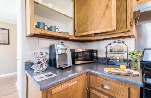 Brea Casa | Retiro Extended Stay OC - con entrada privada