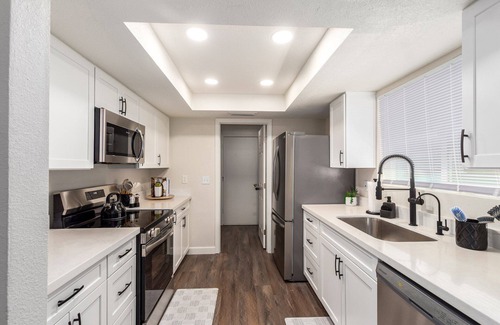 North Center Revitalization Association Casa | Extended Stay Ready – Spacious 3BR w/Private Backyard