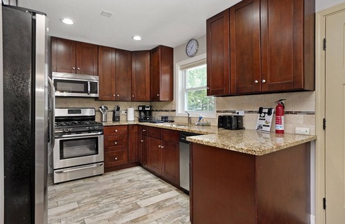 Arlington Heights Casa | Extended Stay Arlington Heights FHS Rental