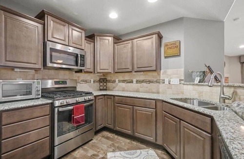 Colorado Springs Casa | Extended Stay- Theater Room, Workspace, and Grill