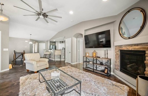 Colorado Springs Casa | Extended Stay- Theater Room, Workspace, and Grill