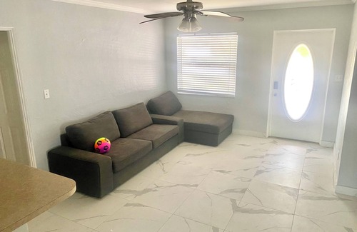 St. Petersburg - Clearwater Casa | Extra Large Master Bedroom in lovely St. Petersburg with AC, WiFi