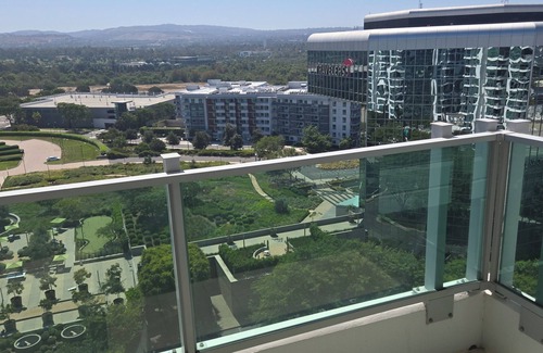 Irvine Business Complex Condominio | Extra luxurious high rise condo with panoramic views close to UCI and airport.