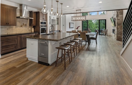 Sandpoint Casa | Extraordinary 5-Bedroom Idaho Club Retreat w/ Hot Tub - Sleeps 12