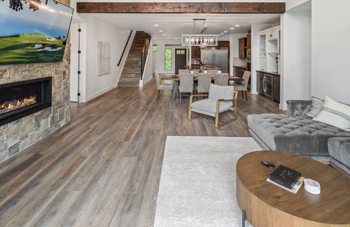 Sandpoint Casa | Extraordinary 5-Bedroom Idaho Club Retreat w/ Hot Tub - Sleeps 12