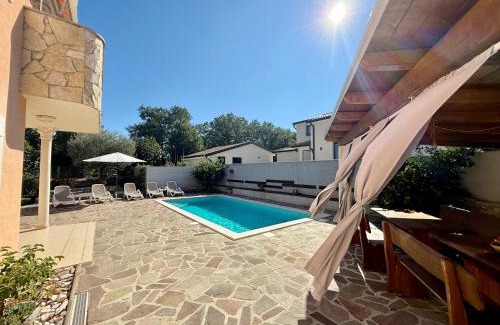 Kaldanija Apartamento | EXTRAORDINARY Amna Home with 4 bedroom and pool!