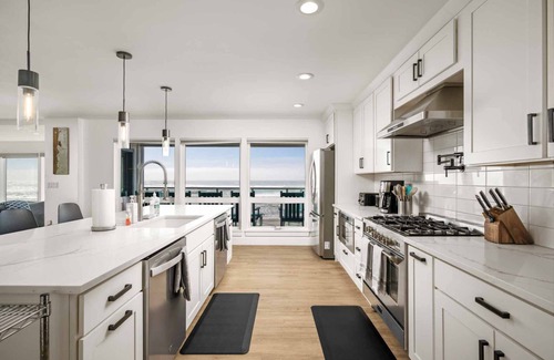 Rockaway Beach Casa | Extraordinary Beach and Oceanfront Views, Pet Friendly, Hot Tub & Fire-Pit, Luxury