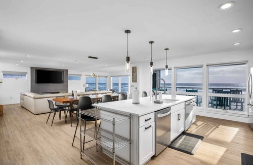 Rockaway Beach Casa | Extraordinary Beach and Oceanfront Views, Pet Friendly, Hot Tub & Fire-Pit, Luxury