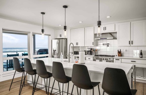Rockaway Beach Casa | Extraordinary Beach and Oceanfront Views, Pet Friendly, Hot Tub & Fire-Pit, Luxury