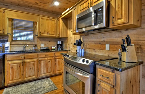 Ridges Over the Lake Cabina | EXTRAORDINARY cabin, hot tub, game room, fire pit, 6 decks, gated community