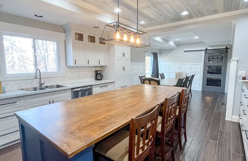 Rockwell Casa | Extravagance Meets Comfort, with neighborhood Lake access.
