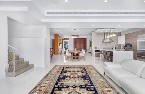 Keystone Point Villa | Extravagant 4 bedroom Villa with pool