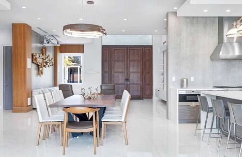 Keystone Point Villa | Extravagant 4 bedroom Villa with pool