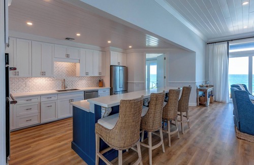 Great Guana Cay Casa | Extravagant Oceanfront Estate with Putting Green & Bocce Ball Court Starlink