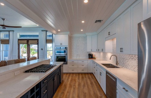Great Guana Cay Casa | Extravagant Oceanfront Estate with Putting Green & Bocce Ball Court Starlink