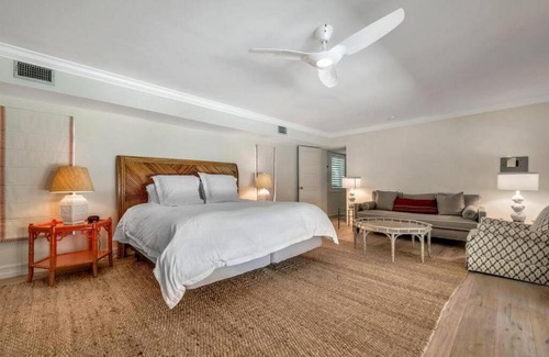 Southside Villa | Extravagant Palm Beach Pool Oasis! Sleeps 8!