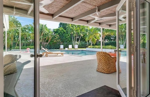 Southside Villa | Extravagant Palm Beach Pool Oasis! Sleeps 8!