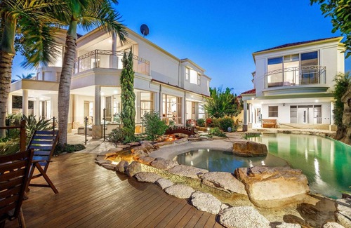 Gold Coast Casa | Extravagant Waterfront Home!