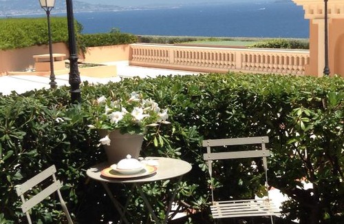 Theoule-sur-Mer Apartamento | Extremely beautiful and charming apartment in a unforgettable location, recently renovated