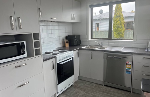 Kaikoura Casa | Extremely Central | King Size Beds | Modern Home, Centrally Located | King Size Beds | Modern Home