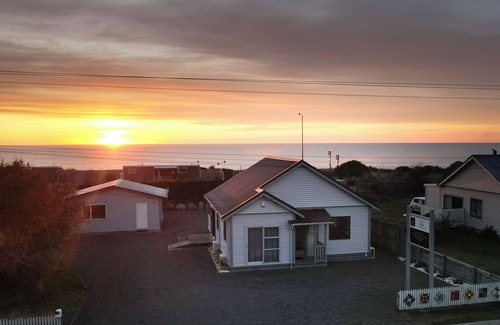 Kaikoura Casa | Extremely Central | King Size Beds | Modern Home, Centrally Located | King Size Beds | Modern Home
