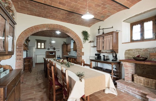 Sinalunga Villa | Antigua casa de campo de piedra con jardín privado y piscina, conexión a internet, campo de fútbol, p.