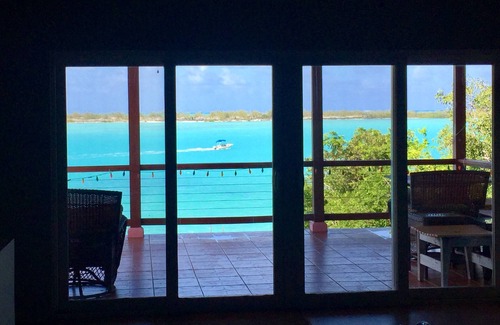 Hartswell Casa | Exuma Hermosa casa frente al mar con muelle en el magnífico puerto de Moriah.