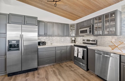 George Town Casa | Amazing Views - Exuma Family Vacation Home - Spacious, Convenient, Comfortable.
