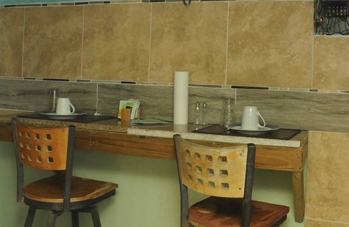 Farmer's Hill Apartamento | Exuma feed da sharks villa 2mins to beach pool n car