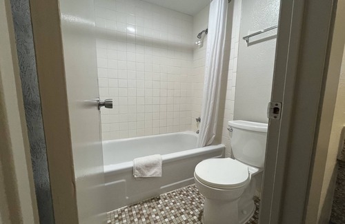 College Station Hotel | EZ Travel Inn