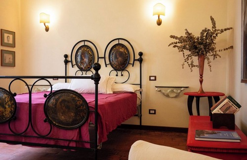 Zona LVIII Prima Porta Cama Y Desayuno | Ezedra Room in Domus Anson Slj is ideal for those who love romantic places