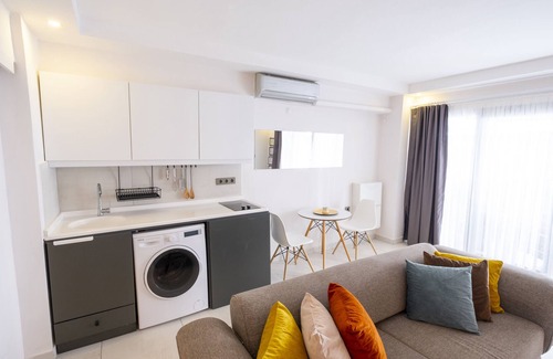 Marmaris City Center Condominio | Ezgi's Suite met Terras in Het Hart van Marmaris