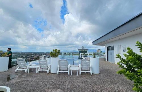 Batu Lintang Hotel | EzyStay Kozi Square LD Legenda Regatta Suite