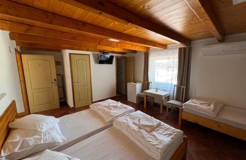 Karcag Cama Y Desayuno | FÜRDŐ PANZIÓ
