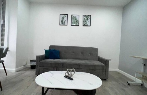 Redbridge Apartamento | Apartamento-Baño Privado-Vista al Jardín-F3- 690 Cranbrook