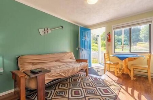 Alert Bay Cabina | (F) Sterling Standard Cabin (non pet friendly)