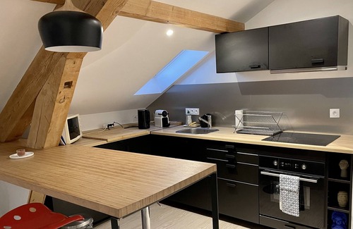 Cran-Gevrier Apartamento | F1 de 50 m2 hecho de nuevo, tiene nueve colores tranquilos y cómodos.