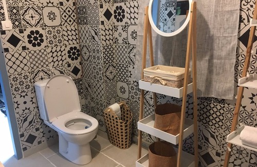 La Souterraine Cama Y Desayuno | F1 Meublé 50 M2 - 1 pce + sdb wc +cuisine + Jardin + Grand Couloir Rangement