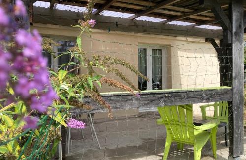 Compreignac Apartamento | F1 noir/anis, avec terrasse couverte et jardin (E)