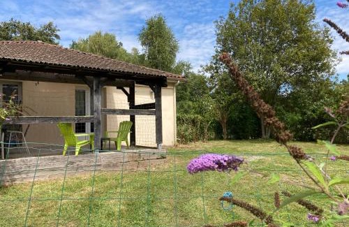 Compreignac Apartamento | F1 noir/anis, avec terrasse couverte et jardin (E)