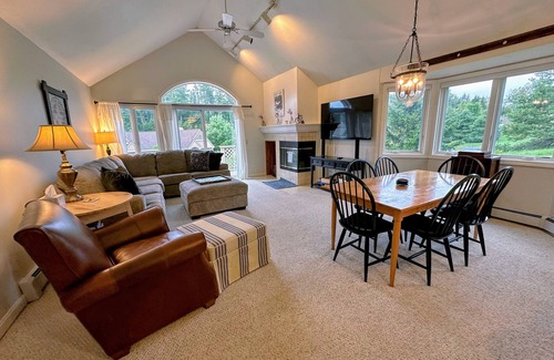 Bretton Woods Condominio | F14 Bretton Woods Condo along golf course, short walk from Omni Mount Washington Hotel!