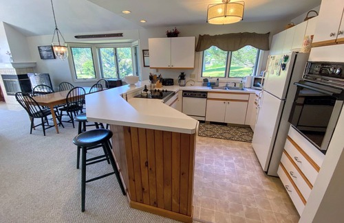 Bretton Woods Condominio | F14 Bretton Woods Condo along golf course, short walk from Omni Mount Washington Hotel!