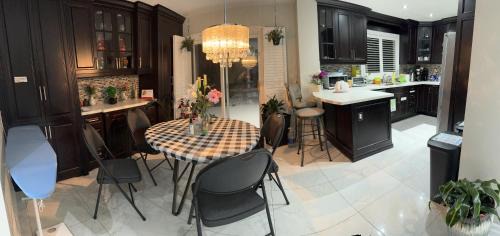 Mississauga Casa | F2 Comfy Private Room in city square one