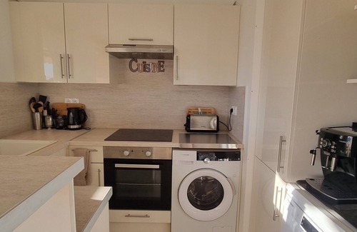 Saint-Laurent-du-Var Apartamento | F2 NEW BRIGHT BEAUTIFUL NEAR SEA AND AMENITIES AIR CONDITIONING WIFI TERRACE GARAGE